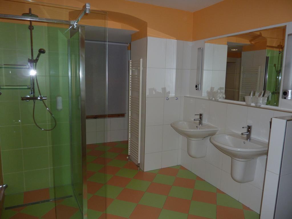 Apartments&Suites Kremnitz Zimmer foto