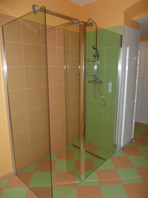Apartments&Suites Kremnitz Zimmer foto