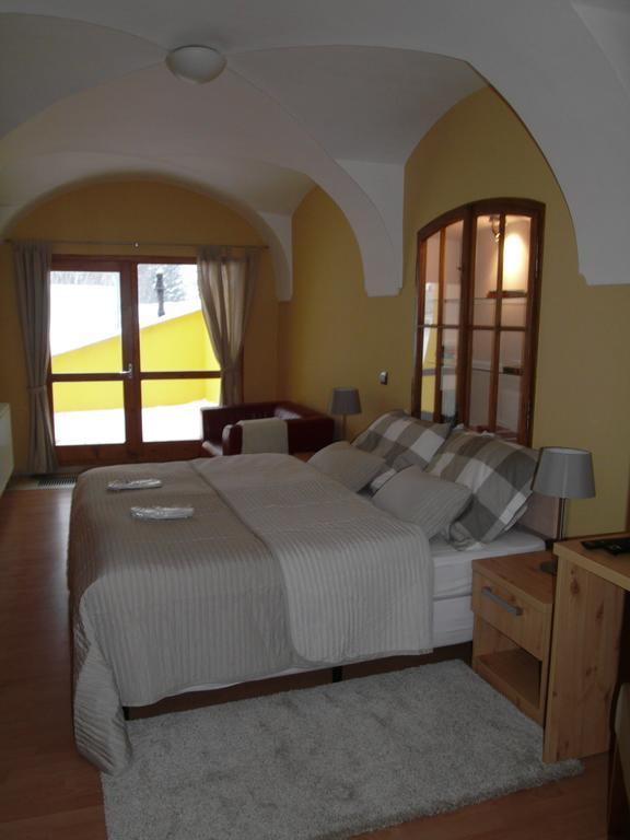 Apartments&Suites Kremnitz Zimmer foto