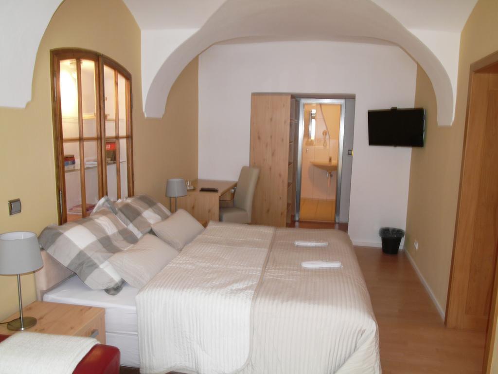 Apartments&Suites Kremnitz Zimmer foto