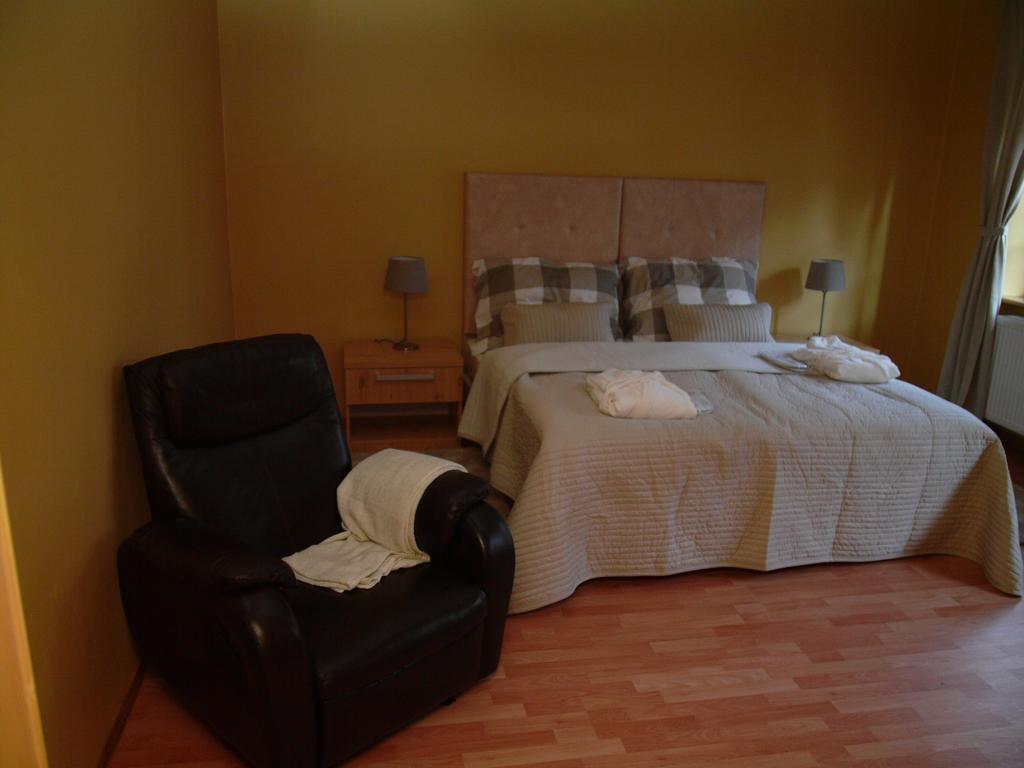 Apartments&Suites Kremnitz Zimmer foto