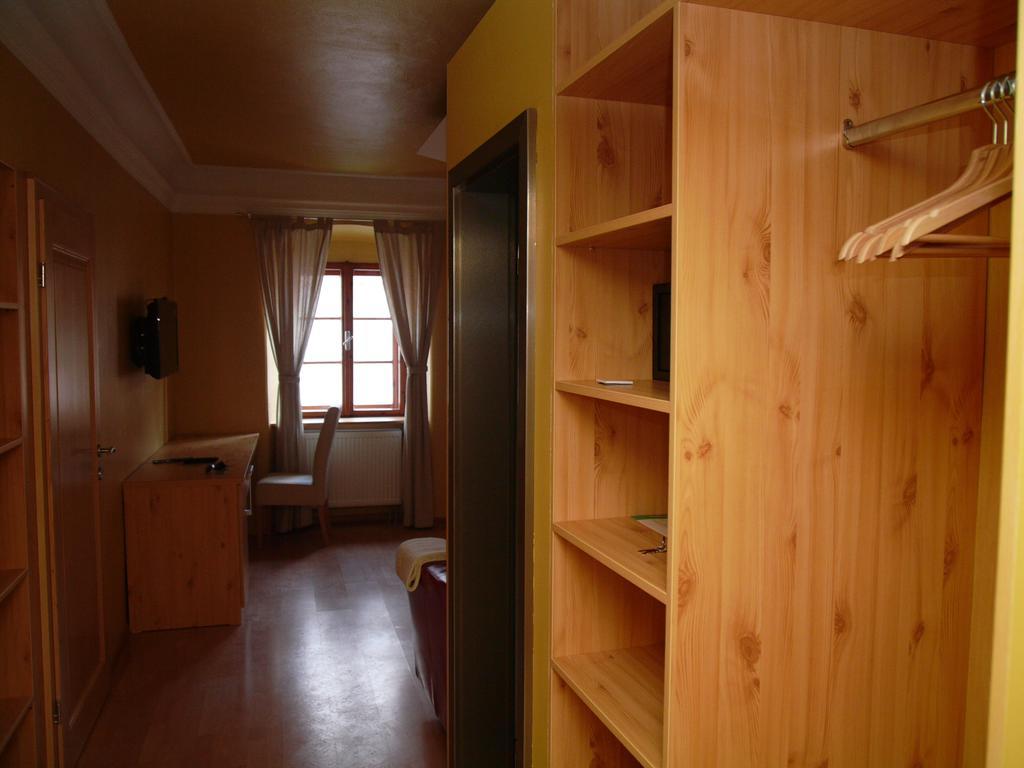 Apartments&Suites Kremnitz Zimmer foto